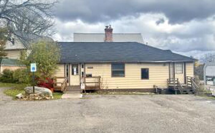 Pictures of Retail, Office property located at 1104 Ashmun St, Sault Ste. Marie, MI 49783 for sales - image #1