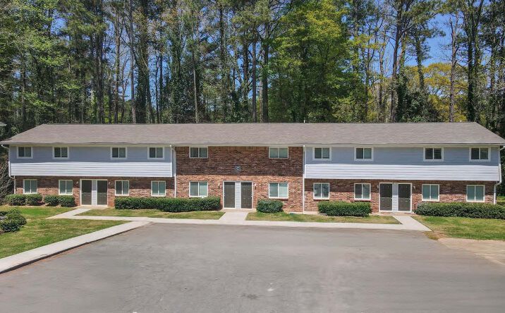 Pictures of Multifamily property located at 1991 Delowe Dr, Atlanta, GA 30311 for sales - image #1