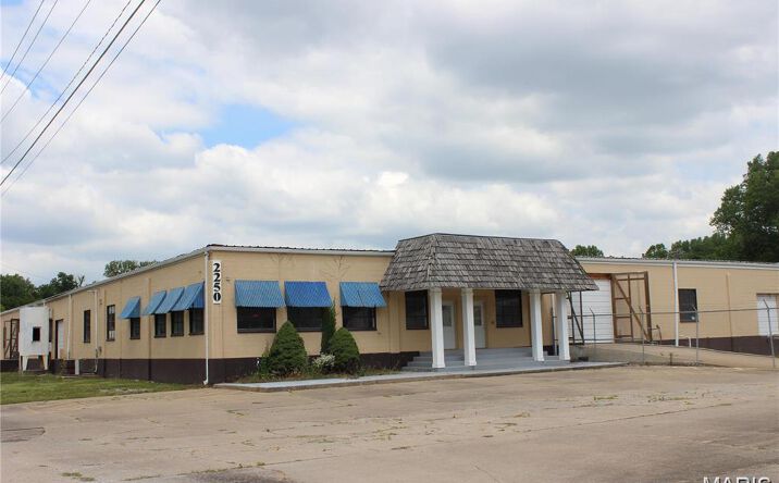 Pictures of Retail property located at 2250 Warren Barrett Dr, Hannibal, MO 63401 for sales - image #1