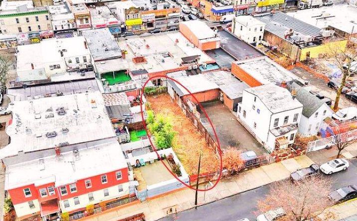 image of property at 104 HILL ST Brooklyn NY 11208-2915