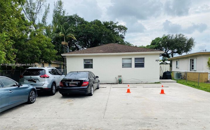 Pictures of Multifamily property located at 2800 NW 48th St, Miami, FL 33142 for sales - image #1