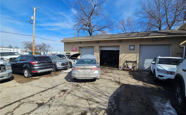 Pictures of Retail property located at 1201 Van Brunt Boulevard, Kansas City, MO 64127 for sales - image #1