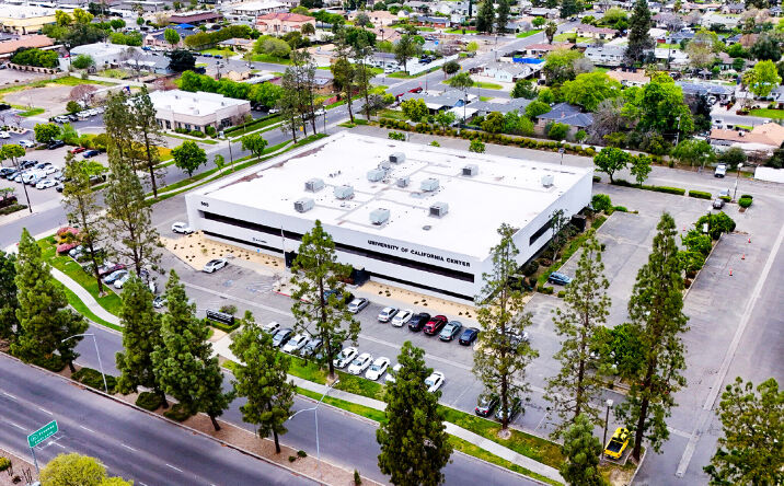 Pictures of Office property located at 550 E Shaw Ave, Fresno, CA 93710 for sales - image #1