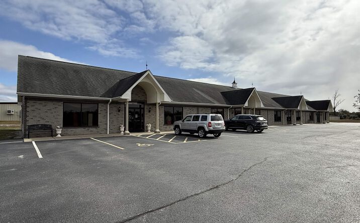Pictures of Office, Retail property located at 1615 Landing Drive, Carterville, IL 62918 for sales - image #1