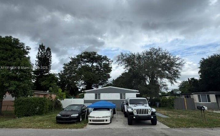 Pictures of Multifamily property located at 6351 Hayes St, Hollywood, FL 33024 for sales - image #1