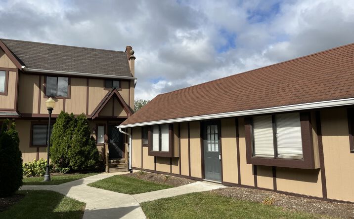 Pictures of Mixed Use property located at 825 Village Quarter Road A5, West Dundee, IL 60118 for sales - image #1