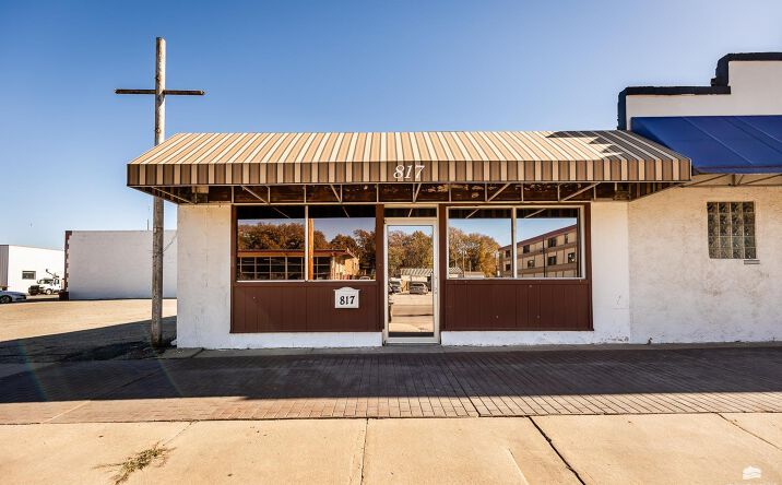 Pictures of Office property located at 817 N. Jefferson Street, Junction City, KS 66441 for sales - image #1