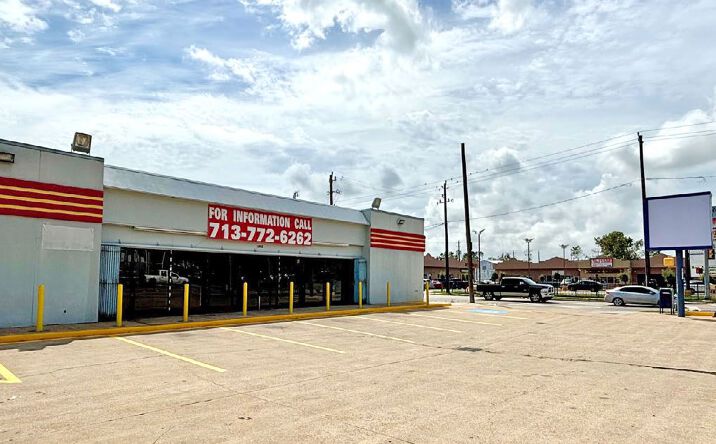 Pictures of Retail property located at 1902 N Main St, Houston, TX 77009 for sales - image #1