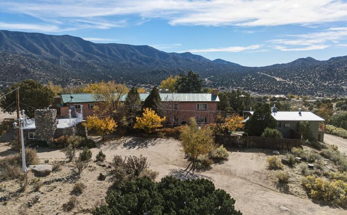 Pictures of Multifamily property located at 24 Matisse Road, Albuquerque, NM 87123 for sales - image #1