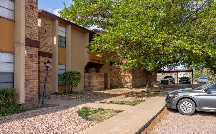 Pictures of Multifamily property located at 1102 Sherman Ave, Levelland, TX 79336 for sales - image #1