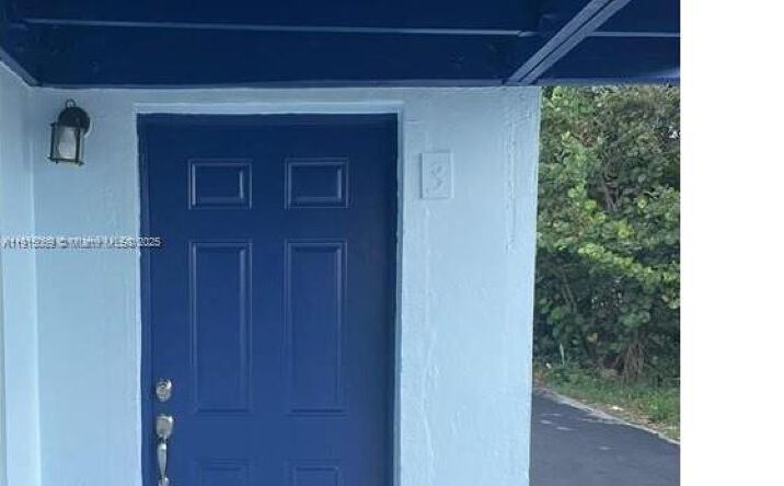 Pictures of Multifamily property located at 817 Grant St, West Palm Beach, FL 33407 for sales - image #1