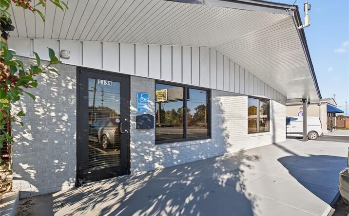 Pictures of Office property located at 1134 Main Street, Forest Park, GA 30297 for sales - image #1