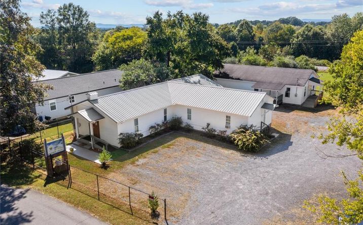 Pictures of Mixed Use, Special Purpose, Office property located at 210 Hood Street, Calhoun, GA 30701 for sales - image #1