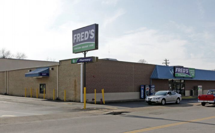 Pictures of Retail property located at 230 E Gay St, Lebanon, TN 37087 for comps - image #1