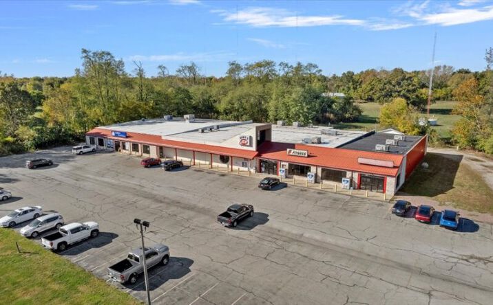 Pictures of Retail property located at 1277 N 7th St, Riverton, IL 62561 for sales - image #1