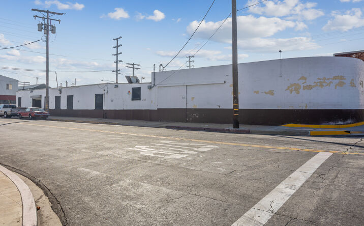 Pictures of Industrial property located at 2455 E 52nd St, Vernon, CA 90058 for sales - image #1
