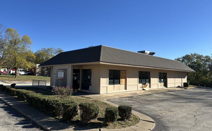 Pictures of Land, Office, Retail property located at 2920 NE Adams St, Peoria, IL 61603 for sales - image #1