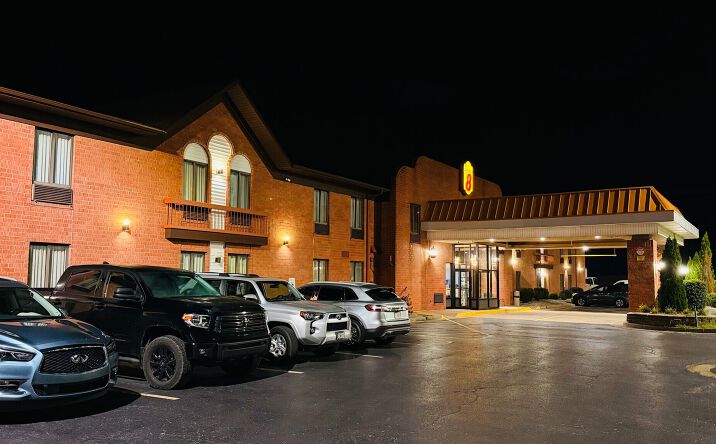 Pictures of Hospitality property located at 2055 E 5th St, Metropolis, IL 62960 for sales - image #1