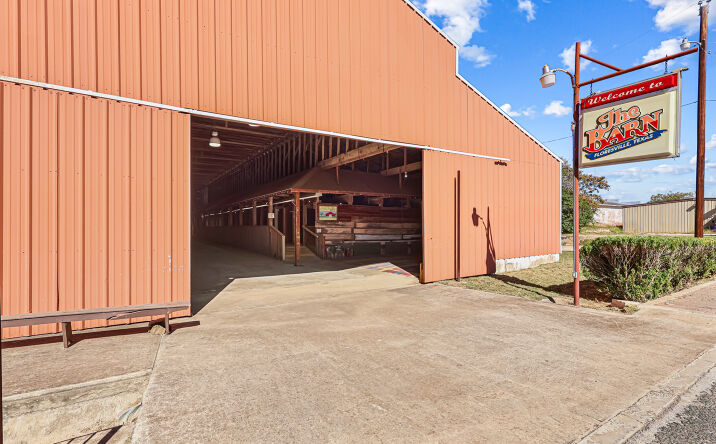 Pictures of Industrial, Mixed Use property located at 1001 D street, Floresville, TX 78114 for sales - image #1
