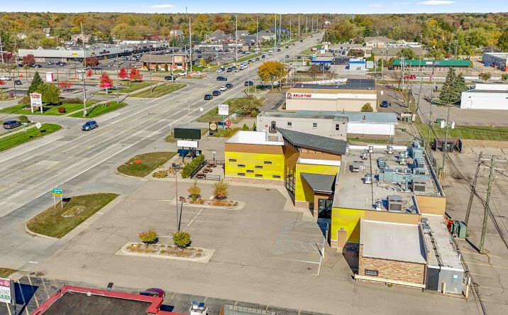 Pictures of Retail property located at 4924 Rochester Rd, Troy, MI 48085 for sales - image #1