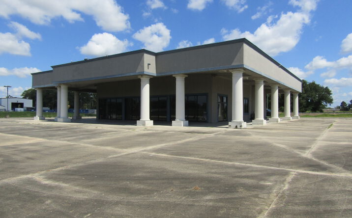 Pictures of Office, Retail property located at 1104 E Highway 90, New Iberia, LA 70560 for sales - image #1