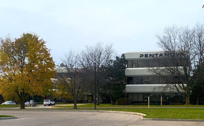 Pictures of Office property located at 150 E Dartmoor Dr, Crystal Lake, IL 60014 for sales - image #1
