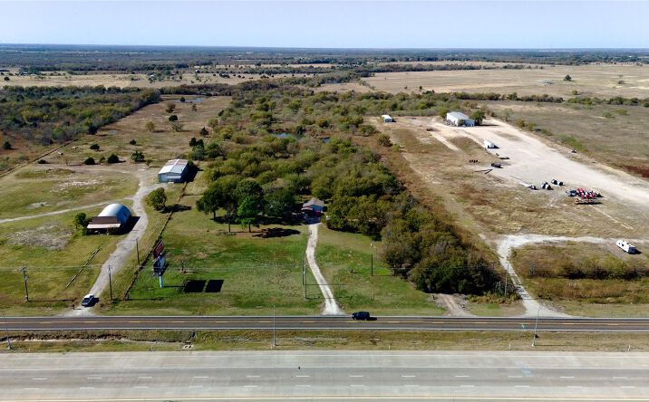Pictures of Land property located at 5600 S Interstate Hwy 45 W, Corsicana, TX 75109 for sales - image #1
