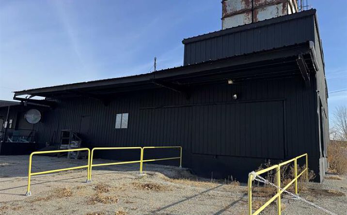 Pictures of Retail, Industrial property located at 136 Huron Avenue, Oconto, WI 54153 for sales - image #1