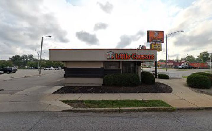 Pictures of Retail property located at 211 E Rudisill Blvd, Fort Wayne, IN 46806 for sales - image #1