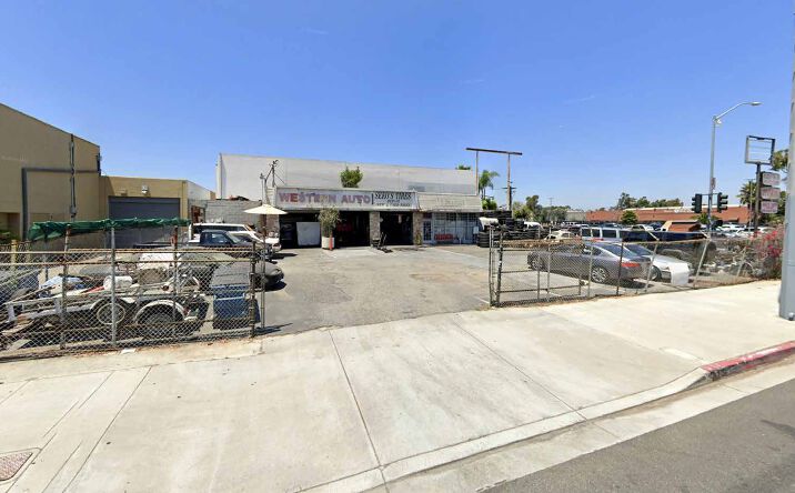 Pictures of Retail property located at 300 W Florence Ave, Inglewood, CA 90301 for sales - image #1