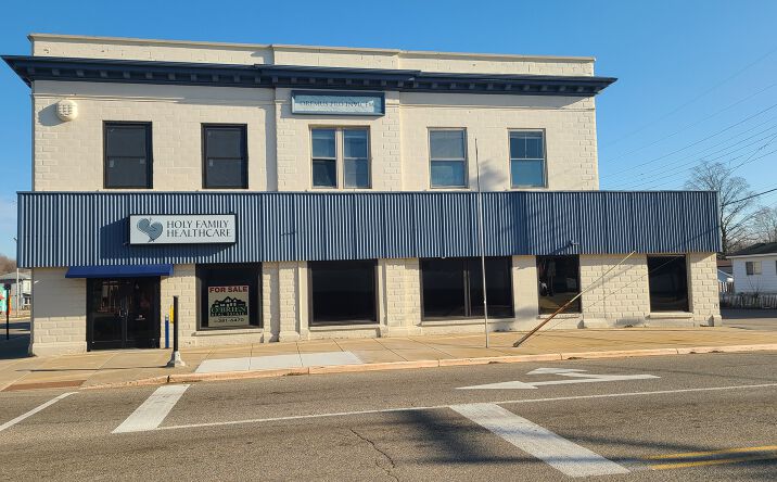 Pictures of Office, Retail property located at 2 E Main Street, Hartford, MI 49057 for sales - image #1