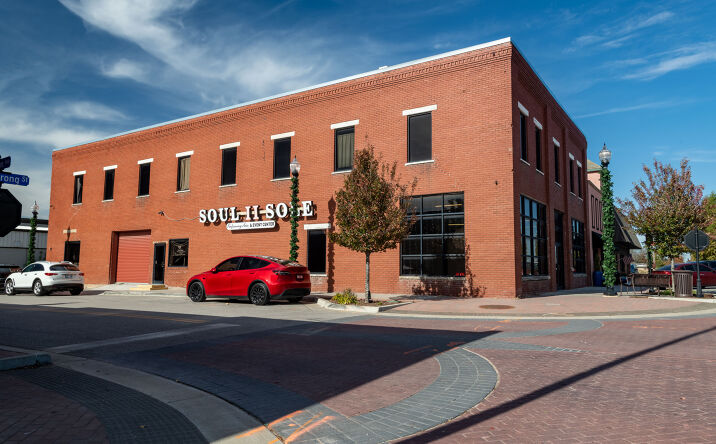Pictures of Retail, Office, Mixed Use property located at 200 N Armstrong St, Bixby, OK 74008 for sales - image #1