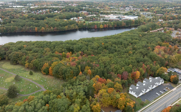 Pictures of Land, Multifamily property located at 206 Oakland Street, Manchester, CT 06042 for sales - image #1