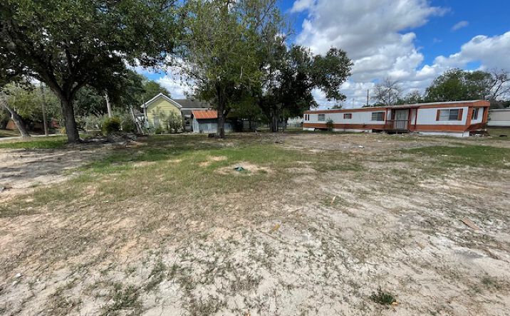 Pictures of Mixed Use, Mobile Home Park, Multifamily property located at 722 School St, Kenedy, TX 78119 for sales - image #1