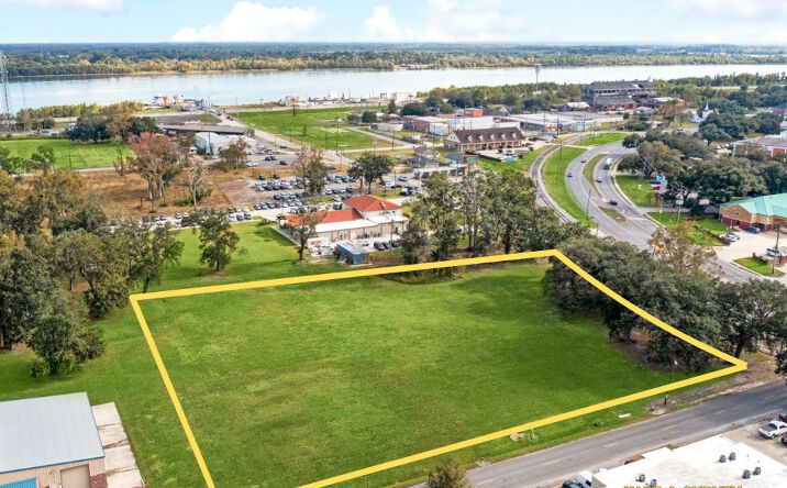 Pictures of Land property located at 101 E 3rd St, Belle Chasse, LA 70037 for sales - image #1