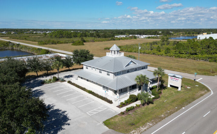 Pictures of Office property located at 8379 Gasparilla Rd, Port Charlotte, FL 33981 for sales - image #1