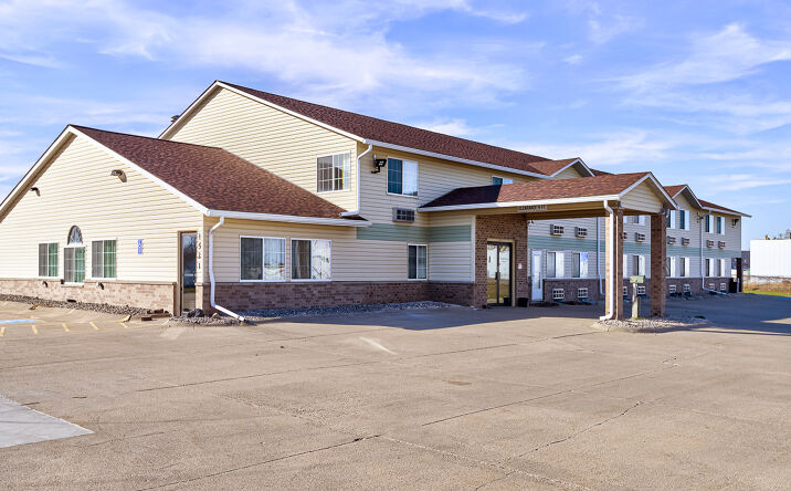 Pictures of Multifamily property located at 1521 S G Ave, Nevada, IA 50201 for sales - image #1