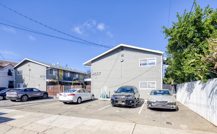 Pictures of Multifamily property located at 1523-1537 8th Ave, Oakland, CA 94606 for sales - image #1