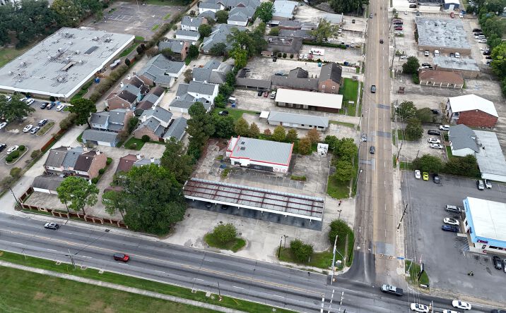 Pictures of Retail property located at 110 S Foster Dr, Baton Rouge, LA 70806 for sales - image #1