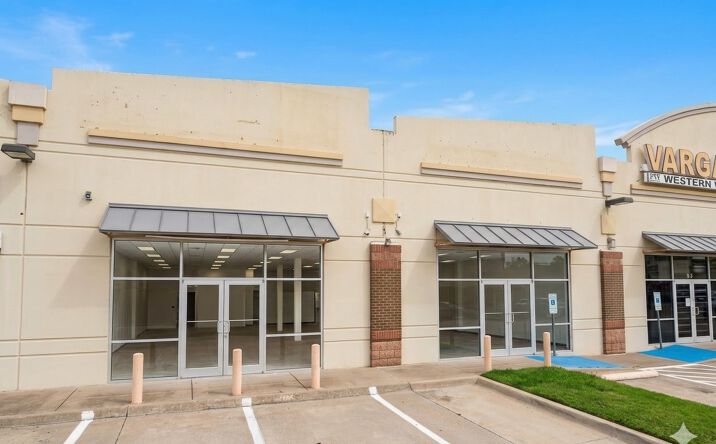 Pictures of Retail property located at 11538 Harry Hines, Unit D1 & D2, Dallas, TX 75229 for sales - image #1