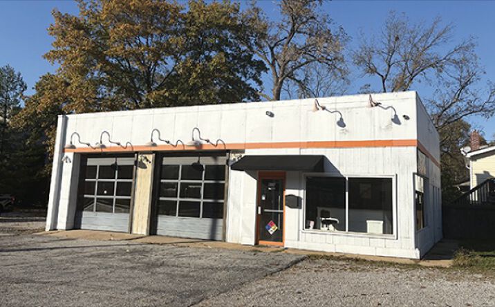Pictures of Retail, Industrial property located at 811 E Main St, Belleville, IL 62221 for sales - image #1