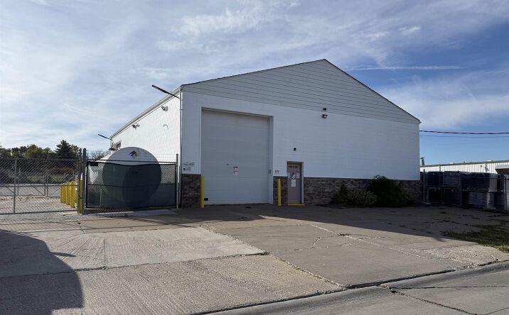 Pictures of Industrial property located at 2935 W 73RD Street, Davenport, IA 52806 for sales - image #1