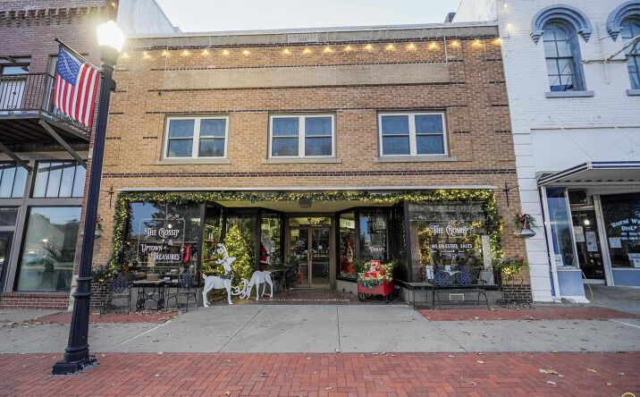Pictures of Retail property located at 409 New York Ave, Holton, KS 66436 for sales - image #1