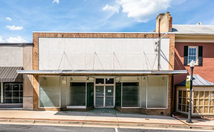 Pictures of Hospitality, Office, Retail property located at 411 W Main St, Waynesboro, VA 22980 for sales - image #1