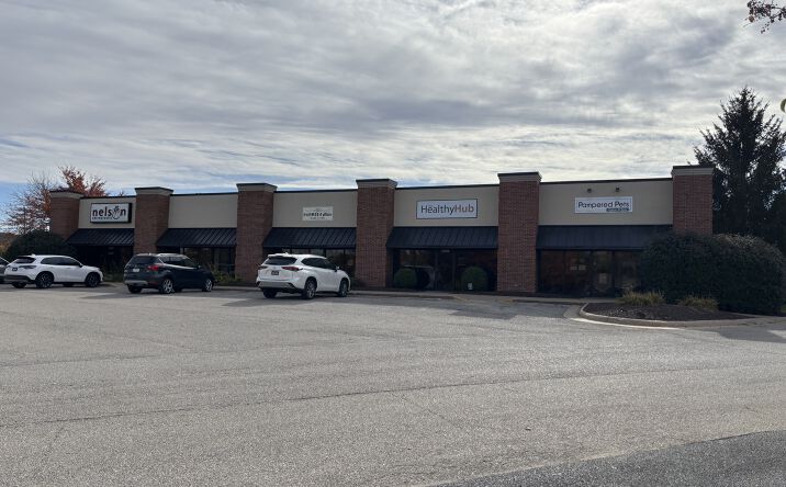 Pictures of Retail, Special Purpose property located at 2367 Cumberland Square Dr, Bettendorf, IA 52722 for sales - image #1
