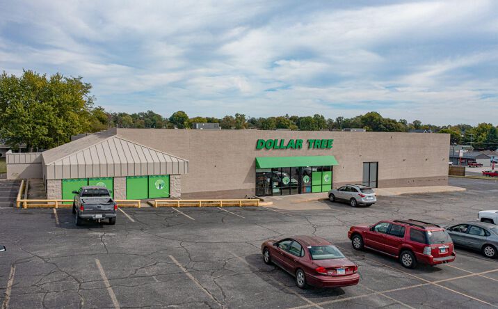 Pictures of Retail property located at 915 N Walnut St, Mount Carmel, IL 62863 for sales - image #1