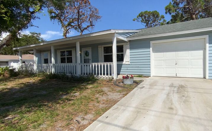 Pictures of Multifamily property located at 855 Jamaica Rd, Venice, FL 34293 for sales - image #1