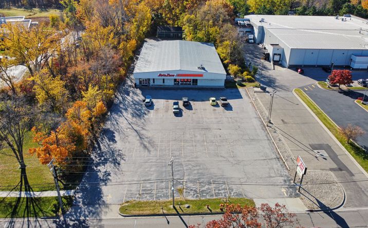 Pictures of Retail property located at 1582 Hilltop Rd, St. Joseph, MI 49085 for sales - image #1