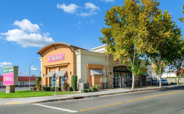 Pictures of Office, Retail property located at 7090 N Blackstone Ave, Fresno, CA 93650 for sales - image #1