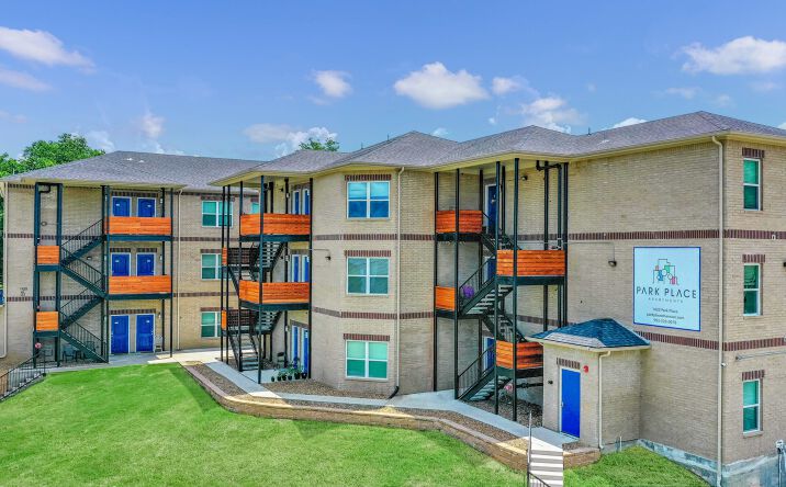 Pictures of Multifamily property located at 1420 Park Pl, Sherman, TX 75092 for sales - image #1